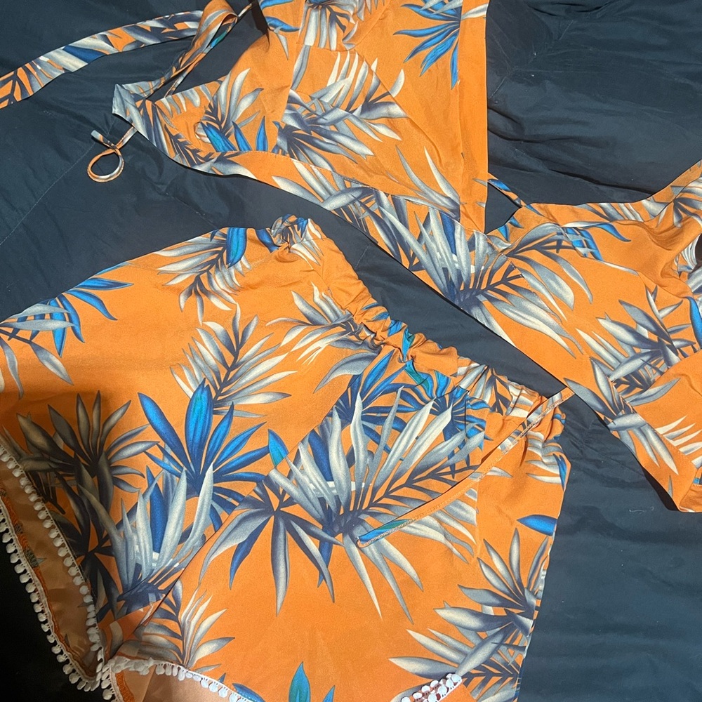 SHEIN Orange and Blue Leaf Print Set medium
